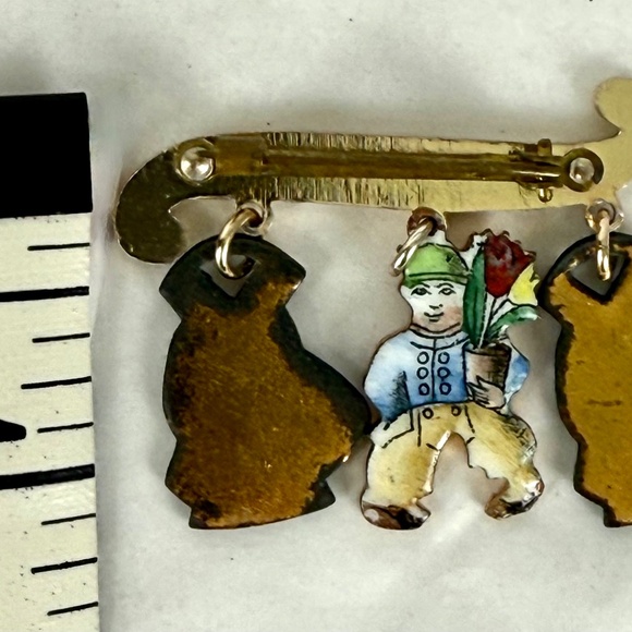 Antique Enamel Pin Holland Banner 3 Boys Girls Dangling Charms Souvenir Brooch - Picture 6 of 9